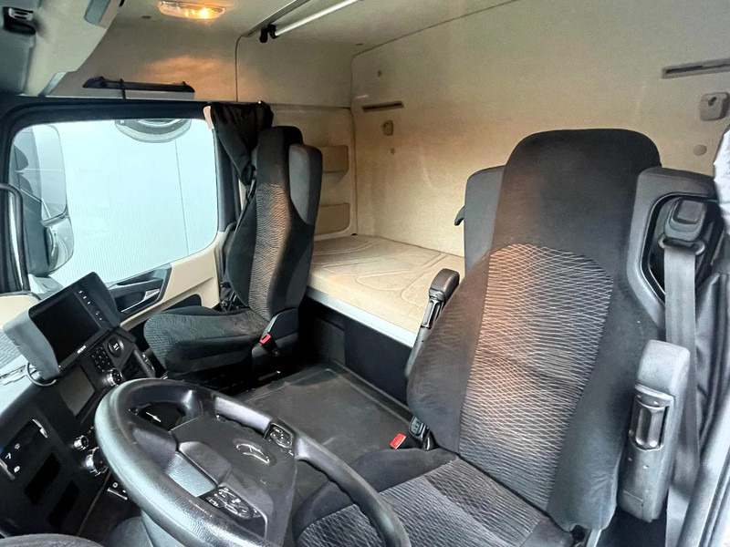 Mercedes-Benz Actros 2545 *6x2*Airco*Luchtvering v+a*Bluetooth*Verwarm+verstelb.spiegels - Box truck: picture 4 Mercedes-Benz Actros 2545 *6x2*Airco*Luchtvering v+a*Bluetooth*Verwarm+verstelb.spiegels - Box truck: picture 4