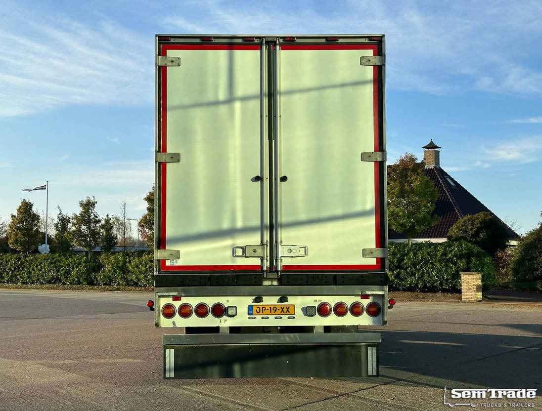 Chereau Renders Carrier Maxima 1300 2X Steering Axle 1X Lift Axle Disc Brakes - Refrigerator semi-trailer: picture 4 Chereau Renders Carrier Maxima 1300 2X Steering Axle 1X Lift Axle Disc Brakes - Refrigerator semi-trailer: picture 4