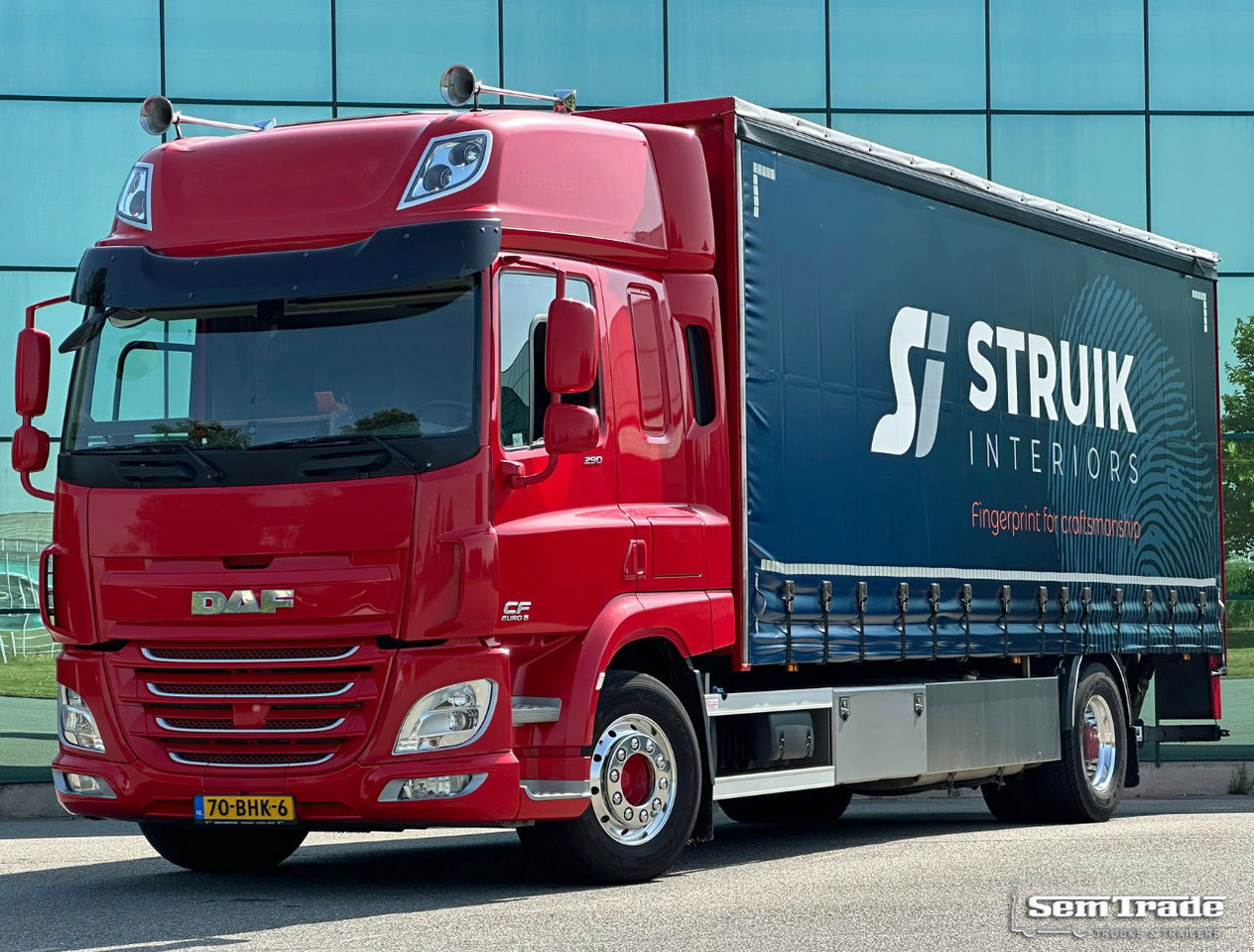 DAF CF 290 FA Space CAB Hardhouten Vloer 2500 KG Klep Nieuw Staat - Box truck: picture 1 DAF CF 290 FA Space CAB Hardhouten Vloer 2500 KG Klep Nieuw Staat - Box truck: picture 1