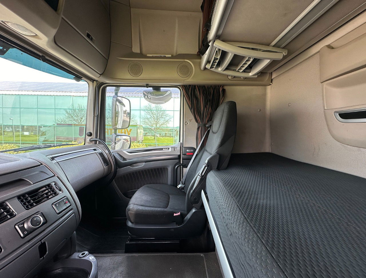Refrigerator truck DAF XF 480 FAR SSC 6X2 50 CC Combi 2x Lift Carrier TRS Iceland TOP Condition NL: picture 25