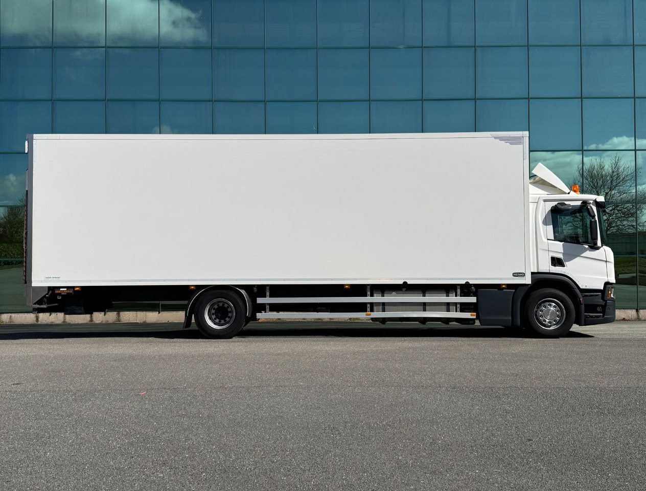Scania P320 Heiwo 16 Karrenbak 275 CM Hoog Kachel 2.500 KG Klep Super Staat - Box truck: picture 5 Scania P320 Heiwo 16 Karrenbak 275 CM Hoog Kachel 2.500 KG Klep Super Staat - Box truck: picture 5