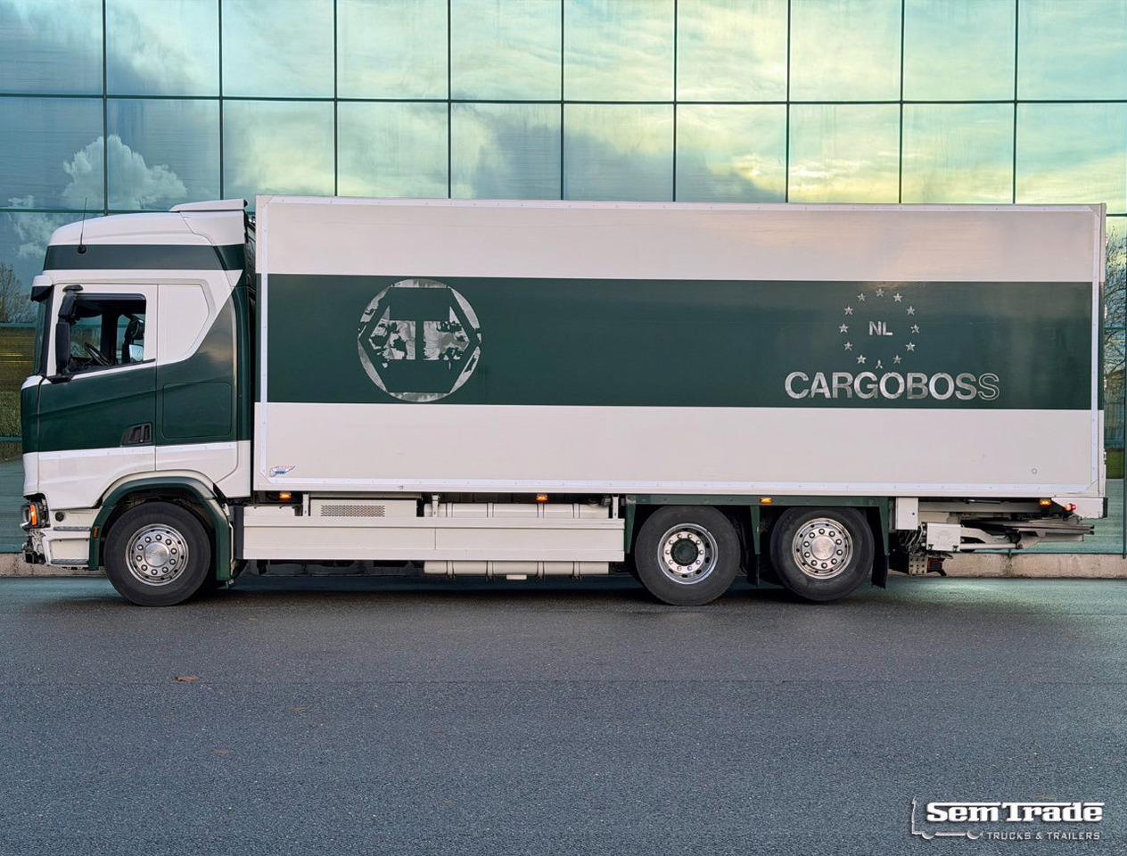 Scania S450 Full AIR Retarder VAN Beurden Isolated BOX Hydrarolls TRS Cooling NL-Truck - Refrigerator truck: picture 2 Scania S450 Full AIR Retarder VAN Beurden Isolated BOX Hydrarolls TRS Cooling NL-Truck - Refrigerator truck: picture 2