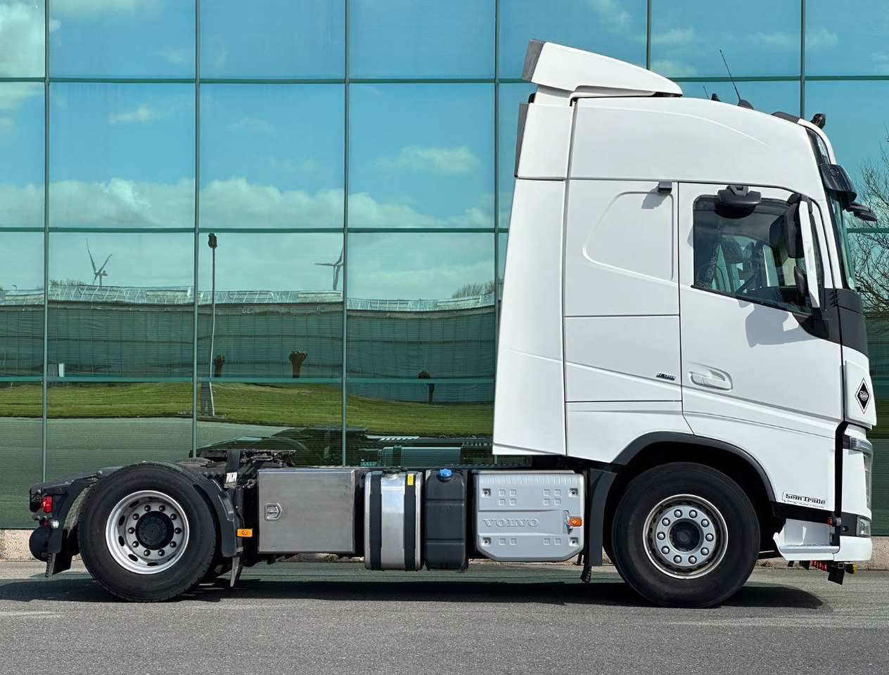 Volvo FH 13.460 LNG + Diesel I-Park Cool Full AIR Super Condition Belgium-Truck - Tractor unit: picture 5 Volvo FH 13.460 LNG + Diesel I-Park Cool Full AIR Super Condition Belgium-Truck - Tractor unit: picture 5