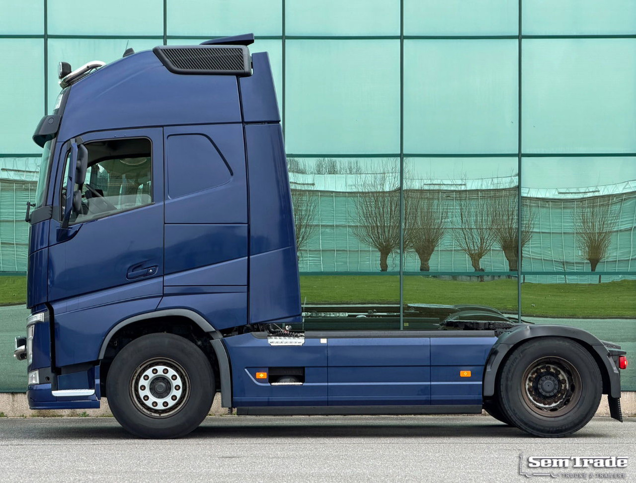 Volvo FH 13.460 Only 772.000 KM 2X Tanks Full Spoiler TOP Condition Holland-Truck - Tractor unit: picture 2 Volvo FH 13.460 Only 772.000 KM 2X Tanks Full Spoiler TOP Condition Holland-Truck - Tractor unit: picture 2