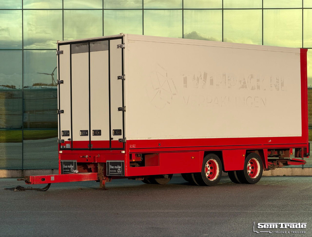Trias 812-190 Theo Mulder Isolated BOX Disc Brakes Tail Lift - Closed box trailer: picture 1 Trias 812-190 Theo Mulder Isolated BOX Disc Brakes Tail Lift - Closed box trailer: picture 1