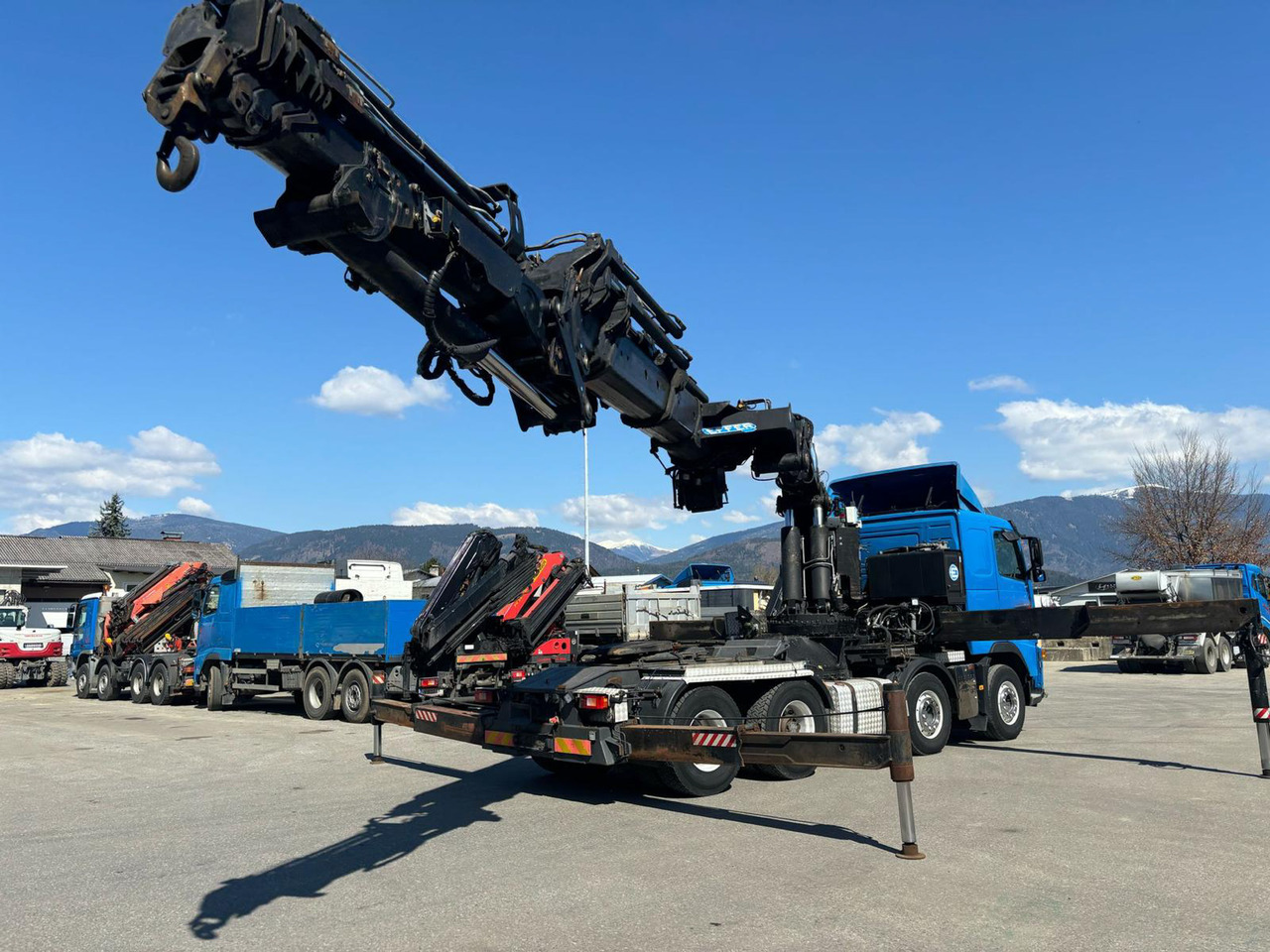 Volvo 520 FH + Effer 1550/8S - Truck mounted crane: picture 4 Volvo 520 FH + Effer 1550/8S - Truck mounted crane: picture 4