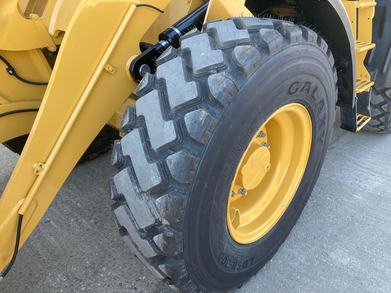 Wheel loader CATERPILLAR 910: picture 10