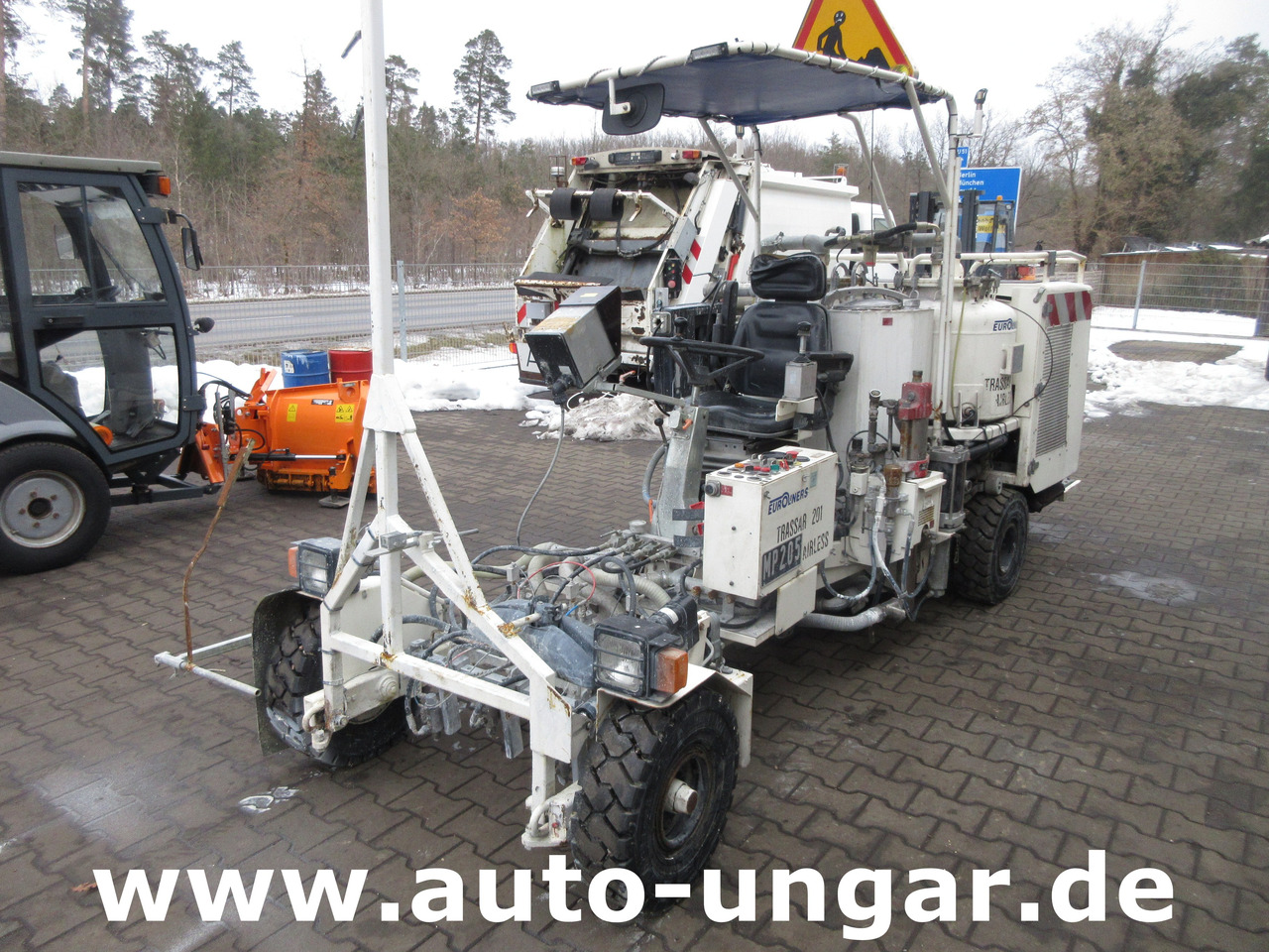 Euroliners Trassar 201 A Bj. 2003 Airless Roadmarking Machine Straßenmarkierungsmaschine Hofmann - Asphalt machine: picture 2 Euroliners Trassar 201 A Bj. 2003 Airless Roadmarking Machine Straßenmarkierungsmaschine Hofmann - Asphalt machine: picture 2