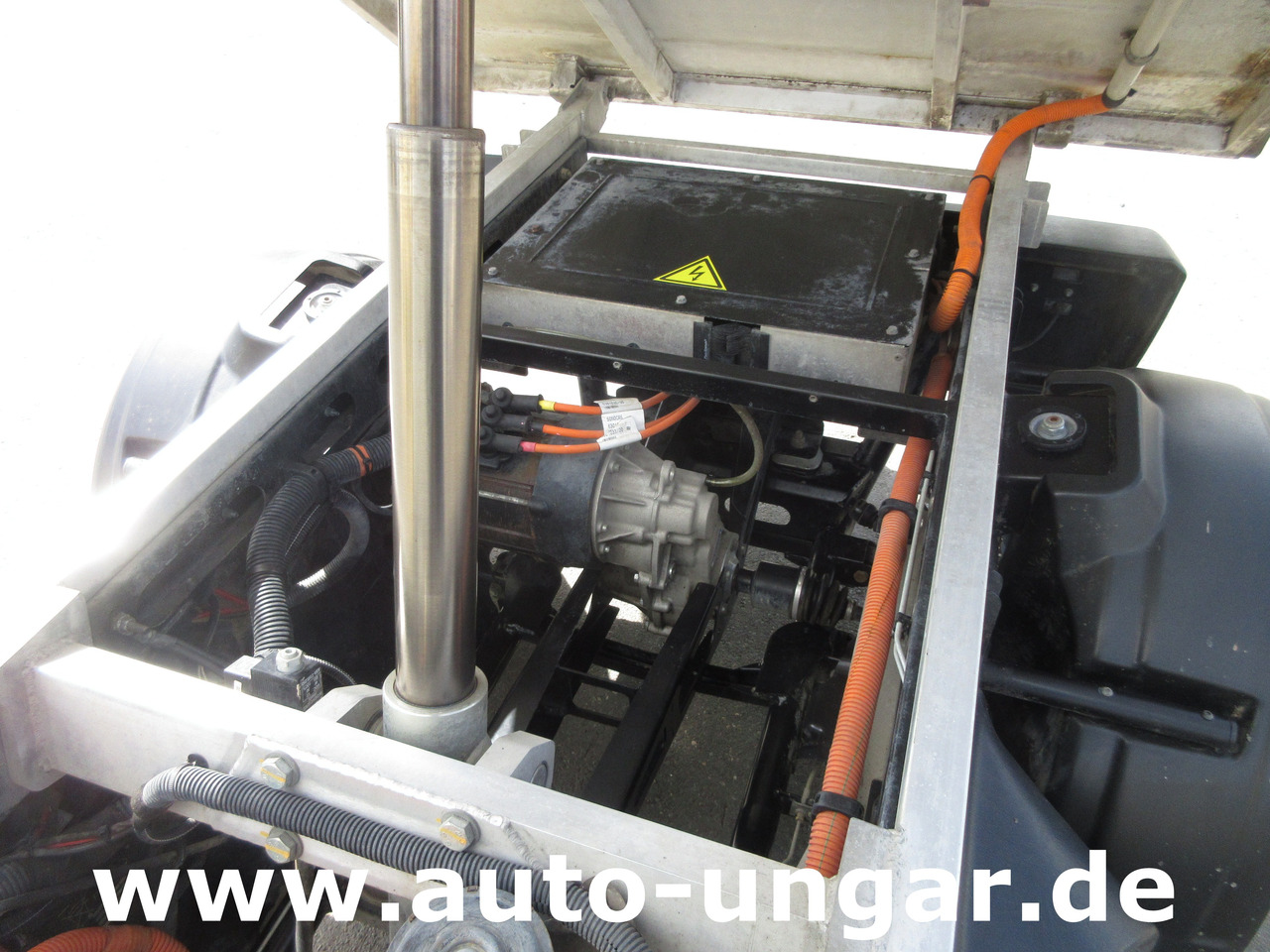GOUPIL G5 Kipper lange Pritsche AHK Bordwanderhöhung Elektrofahrzeug - Electric utility vehicle: picture 5 GOUPIL G5 Kipper lange Pritsche AHK Bordwanderhöhung Elektrofahrzeug - Electric utility vehicle: picture 5
