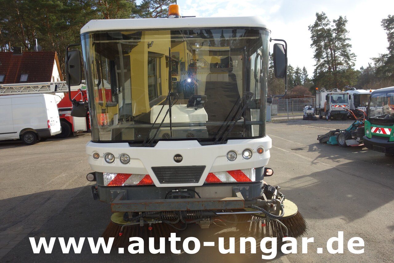 Ravo CR 540 Bj. 2013 Kehrmschine Straßenkehrer Streetsweeper Kommunalfahrzeug - Road sweeper: picture 2 Ravo CR 540 Bj. 2013 Kehrmschine Straßenkehrer Streetsweeper Kommunalfahrzeug - Road sweeper: picture 2