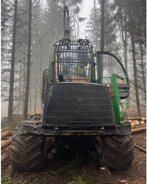 John Deere 1010E 8W - Forwarder: picture 4 John Deere 1010E 8W - Forwarder: picture 4