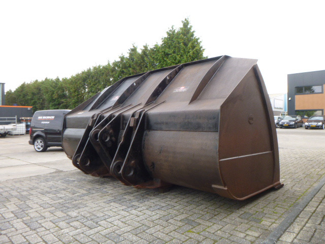 BAC Komatsu WA500 - Loader bucket for Wheel loader: picture 5 BAC Komatsu WA500 - Loader bucket for Wheel loader: picture 5