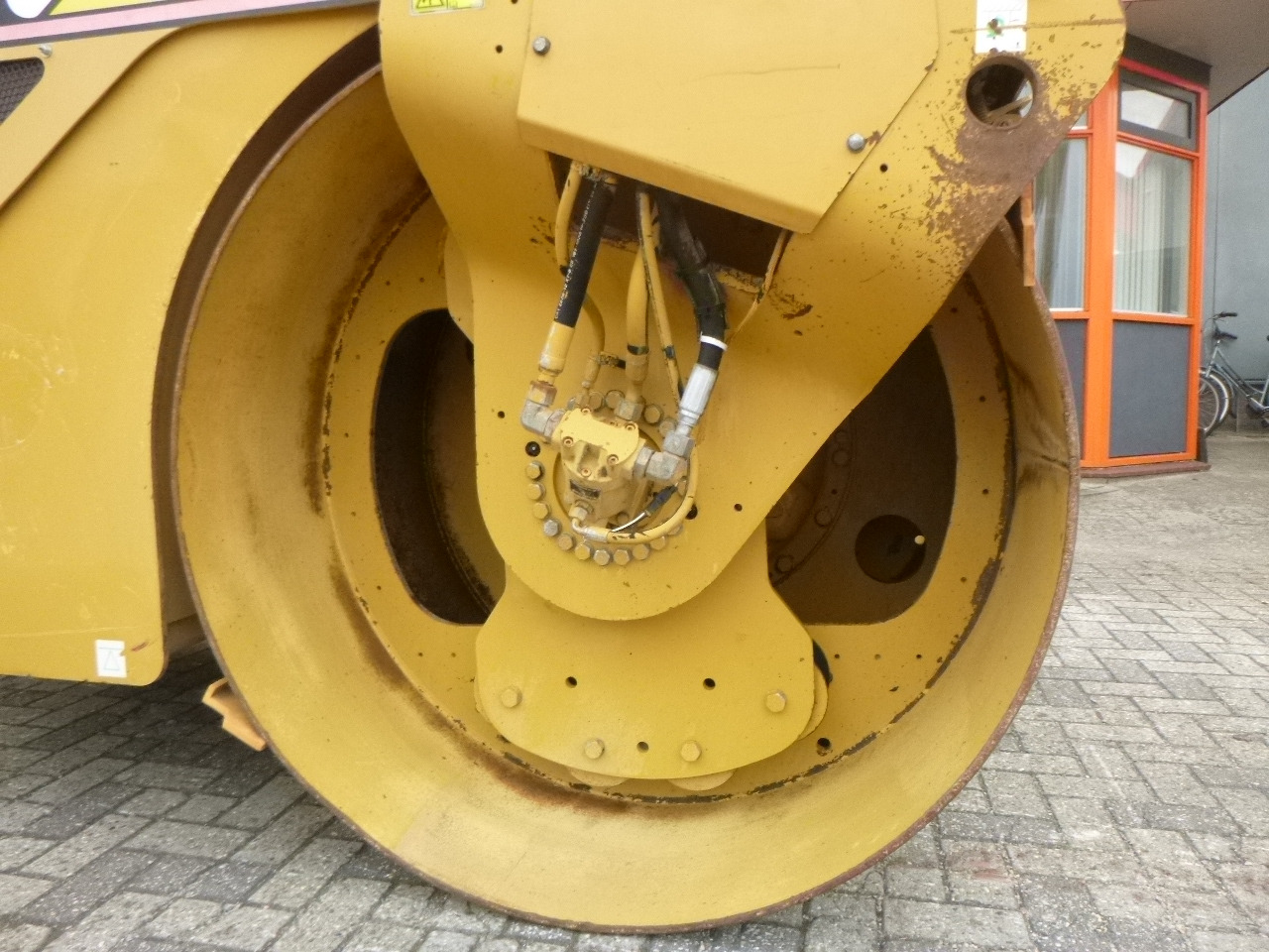 Road roller CATERPILLAR CB-534D: picture 17