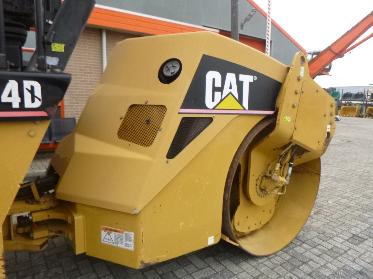 Road roller CATERPILLAR CB-534D: picture 19