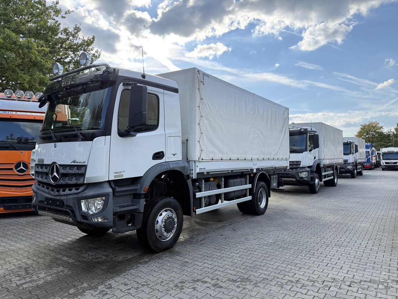 Mercedes-Benz Arocs 1827 AK 4X4 Ex- - Curtain side truck: picture 1 Mercedes-Benz Arocs 1827 AK 4X4 Ex- - Curtain side truck: picture 1