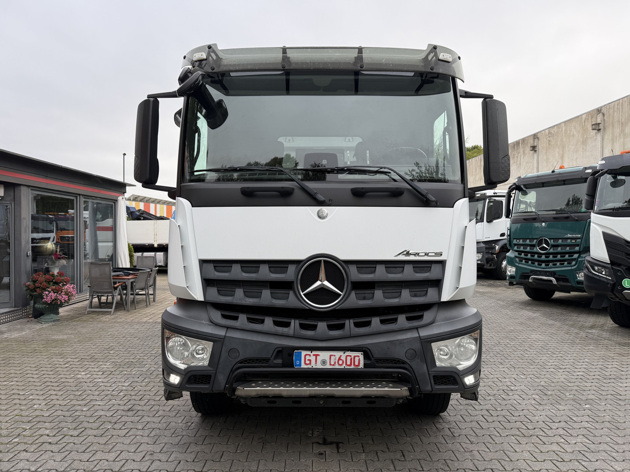 Tipper Mercedes-Benz Arocs 3246K 8X4 Meiller: picture 10