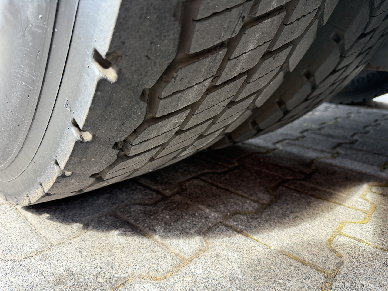 Mercedes-Benz Actros 1842LS Kran HMF 2020 bis 18 Meter - Tractor unit: picture 2 Mercedes-Benz Actros 1842LS Kran HMF 2020 bis 18 Meter - Tractor unit: picture 2