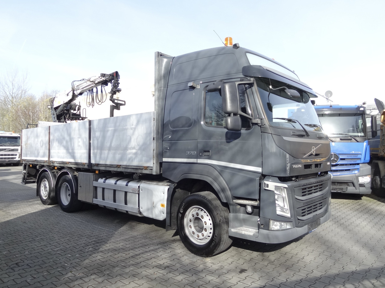 Crane truck, Dropside/ Flatbed truck Volvo FM370 6X2*4 Kennis K14 Kran: picture 9