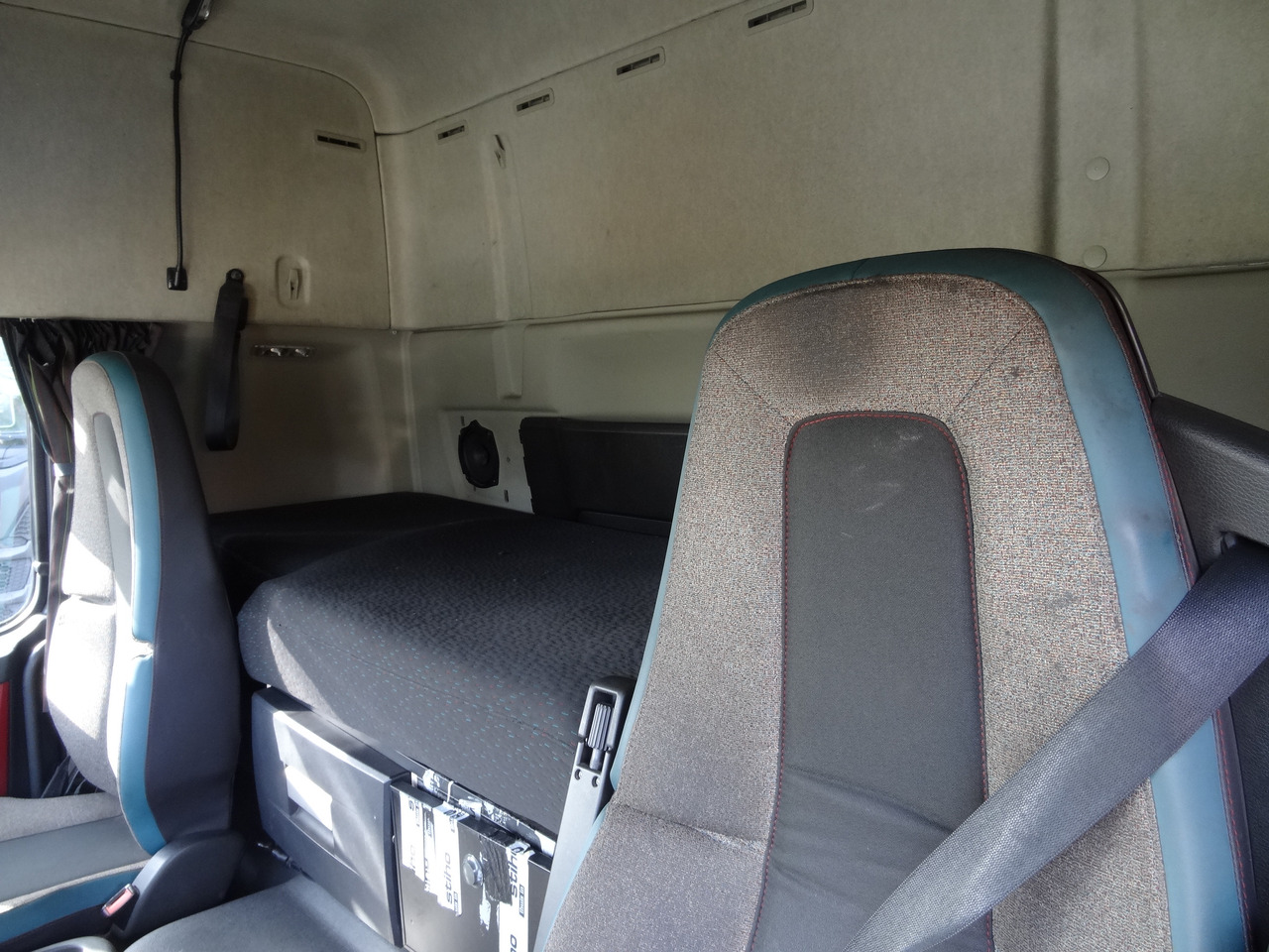 Crane truck, Dropside/ Flatbed truck Volvo FM370 6X2*4 Kennis K14 Kran: picture 7