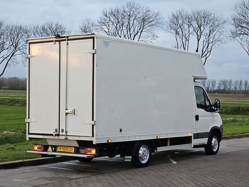 Iveco Daily 35 S 12 - Closed box van: picture 3 Iveco Daily 35 S 12 - Closed box van: picture 3