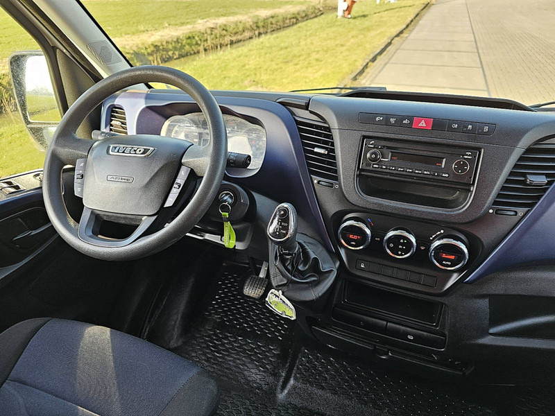 Interior photo 1: Panel van Iveco Daily 35S14 L2H2 Automaat Euro6!
