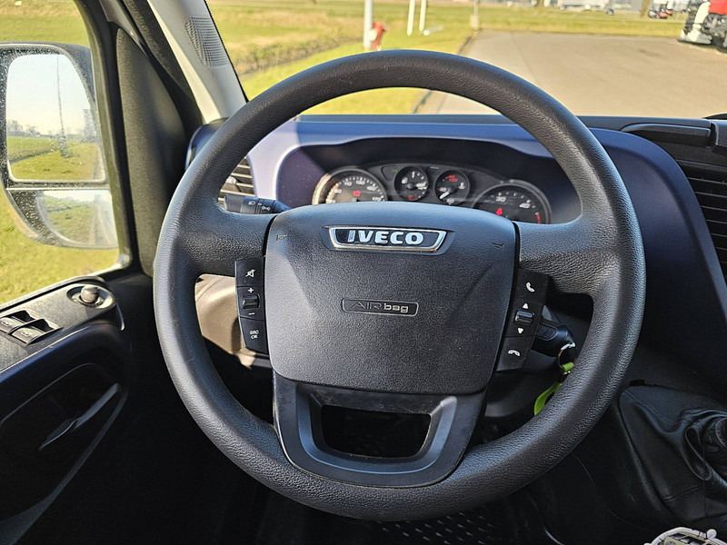 Interior photo 2: Panel van Iveco Daily 35S14 L2H2 Automaat Euro6!