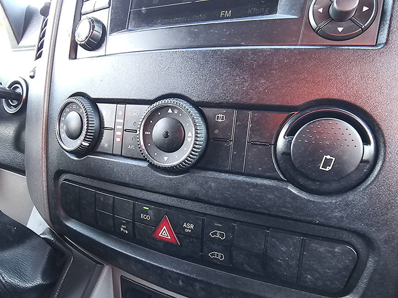 Interior photo 2: Small van Mercedes-Benz Sprinter 311 XXL AC AUTOMAAT EUR6