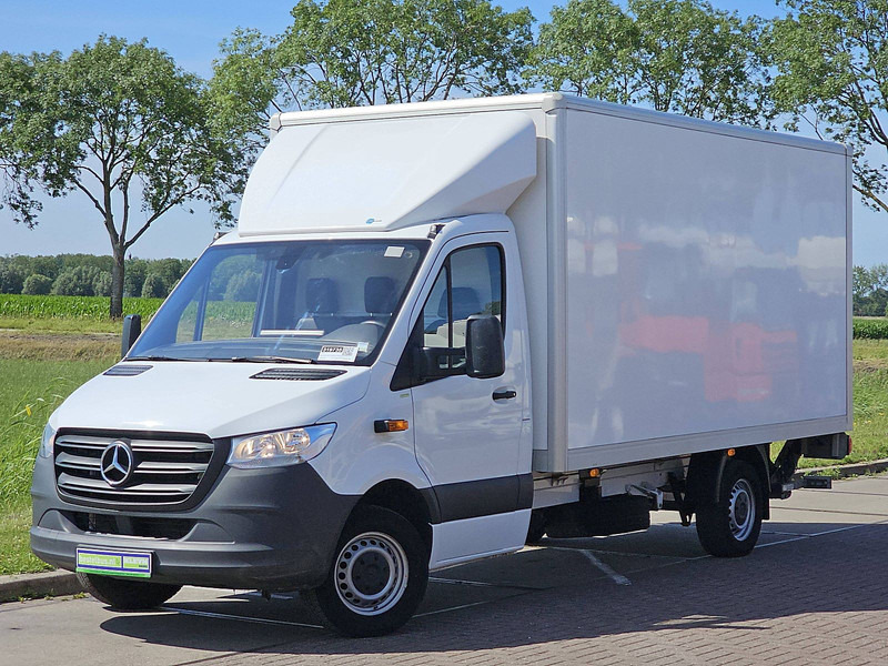 Mercedes-Benz Sprinter 317 Bakwagen Laadklep! - Closed box van: picture 2 Mercedes-Benz Sprinter 317 Bakwagen Laadklep! - Closed box van: picture 2