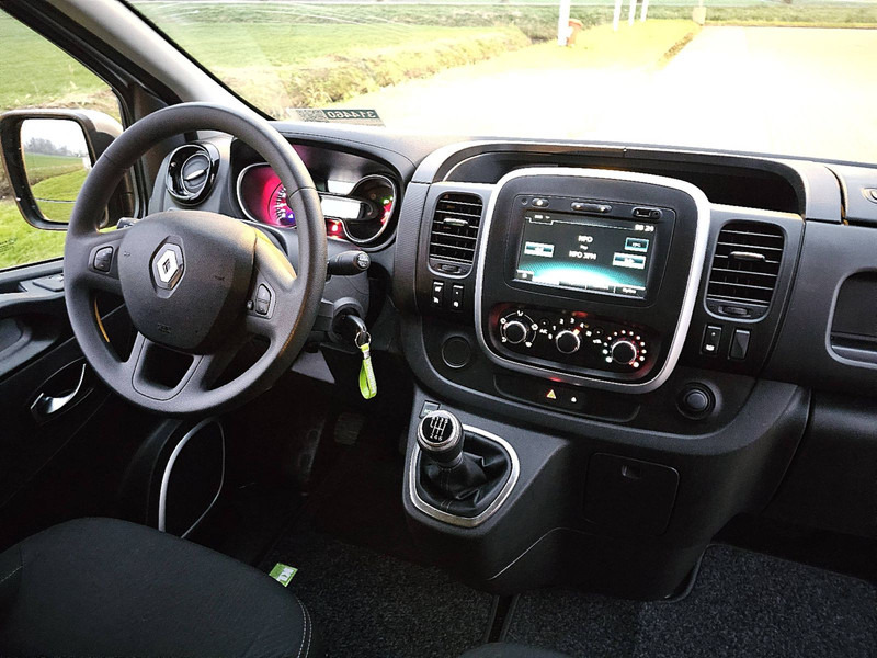 Interior photo 2: Small van Renault Trafic 2.0 DCI AC DUBB CAB EURO6