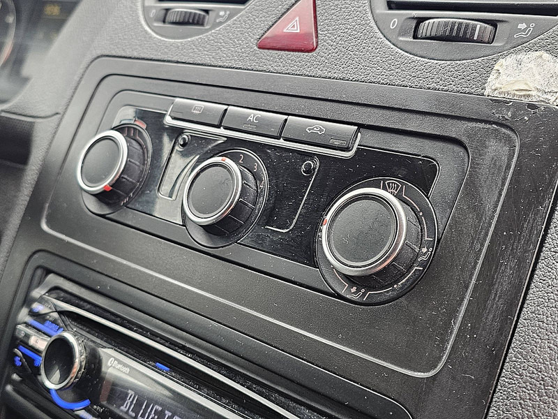 Closed box van Volkswagen Caddy 1.6: picture 10