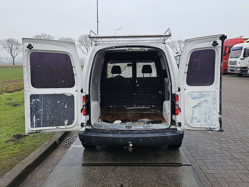 Closed box van Volkswagen Caddy 1.6: picture 11