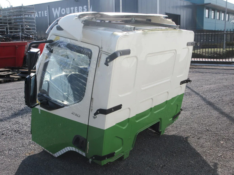 DAF 2363288 DAF 210 LF CABINE MODEL 2018 EURO 6 LICHT BESCHADIG VOOR ZIJDEN - Cab and interior for Truck: picture 4 DAF 2363288 DAF 210 LF CABINE MODEL 2018 EURO 6 LICHT BESCHADIG VOOR ZIJDEN - Cab and interior for Truck: picture 4