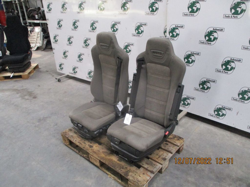 Iveco 5801416515 // 5801419691 HI WAY EURO 6 RECHT EN LINKS - Seat for Truck: picture 2 Iveco 5801416515 // 5801419691 HI WAY EURO 6 RECHT EN LINKS - Seat for Truck: picture 2