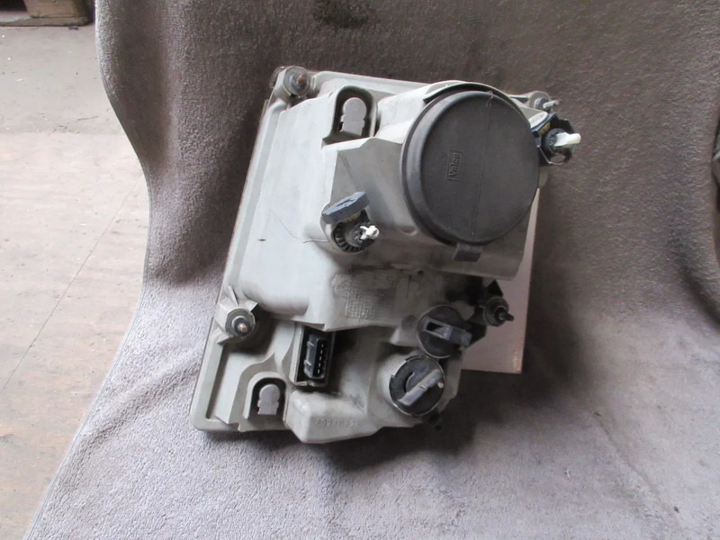 Volvo 20818771 KOPLAMP VOLVO FL EURO 5 RECHTS - Headlight for Truck: picture 2 Volvo 20818771 KOPLAMP VOLVO FL EURO 5 RECHTS - Headlight for Truck: picture 2