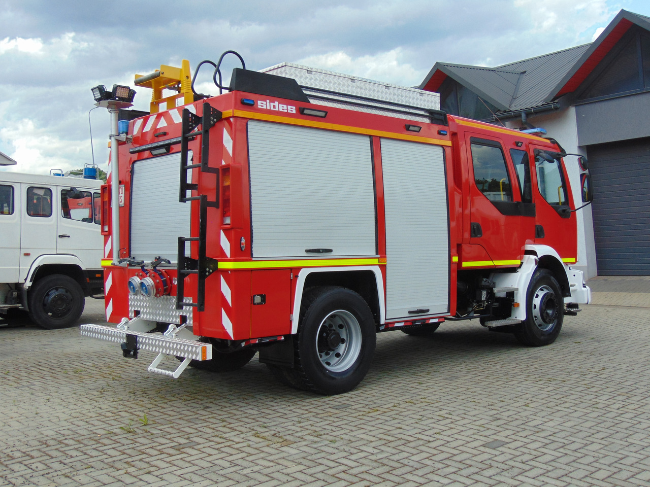 RENAULT Midlum 270dCi SIDES - Fire truck: picture 4 RENAULT Midlum 270dCi SIDES - Fire truck: picture 4