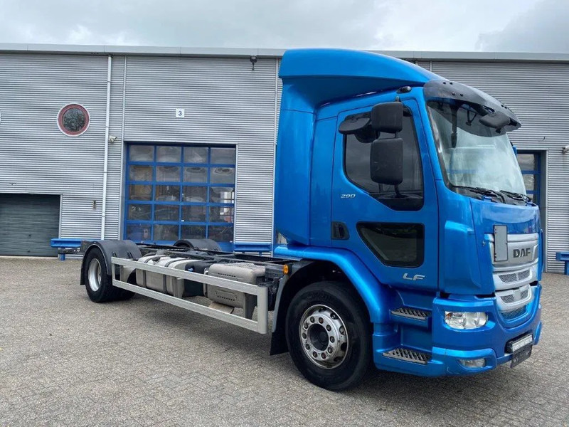 DAF LF290 / ONLY:429873KM / LWDS / GOOD TYRES / AUTOMATIC / EURO-6 / 2018 - Cab chassis truck: picture 2 DAF LF290 / ONLY:429873KM / LWDS / GOOD TYRES / AUTOMATIC / EURO-6 / 2018 - Cab chassis truck: picture 2