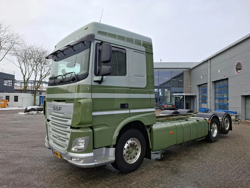 DAF XF106-460 / NL TRUCK / DEB / ACC / LWDS / LIFT+LENKACHSE / TUV:24-02-2026 / PARKCOOL / FIRST OWNER / AUTOMATIC / EURO-6 / 2015 - Cab chassis truck: picture 1 DAF XF106-460 / NL TRUCK / DEB / ACC / LWDS / LIFT+LENKACHSE / TUV:24-02-2026 / PARKCOOL / FIRST OWNER / AUTOMATIC / EURO-6 / 2015 - Cab chassis truck: picture 1