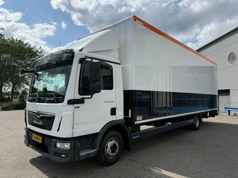 MAN TGL12.190 / NL TRUCK / ONLY:532353 KM / TUV:30-08-2025 / PLATFORM 1500KG / AIRCO / AUTOMATIC / EURO-6 / 2018 - Box truck: picture 1 MAN TGL12.190 / NL TRUCK / ONLY:532353 KM / TUV:30-08-2025 / PLATFORM 1500KG / AIRCO / AUTOMATIC / EURO-6 / 2018 - Box truck: picture 1