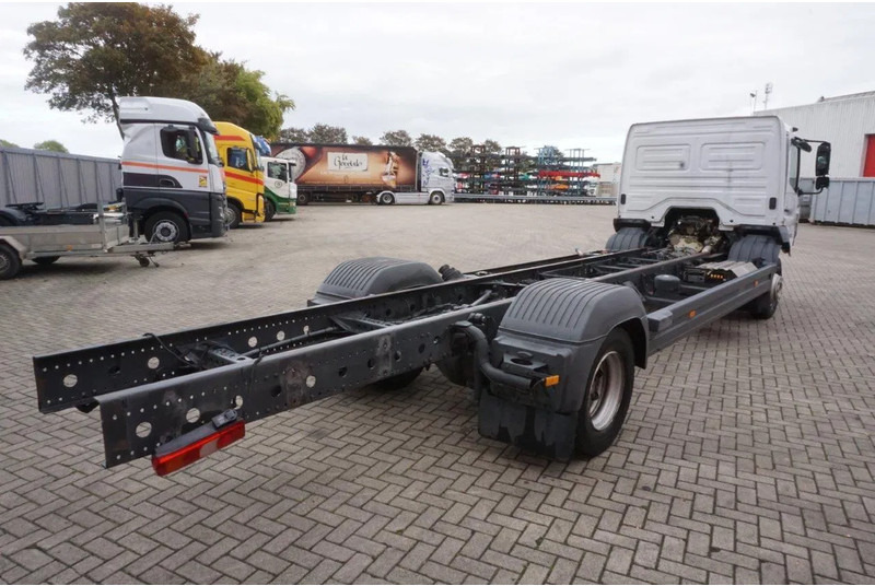 Mercedes-Benz ATEGO 1221 / ENGINE RUNNING / ONLY:253095 KM / AUTOMATIC / EURO-6 / 2017 - Cab chassis truck: picture 4 Mercedes-Benz ATEGO 1221 / ENGINE RUNNING / ONLY:253095 KM / AUTOMATIC / EURO-6 / 2017 - Cab chassis truck: picture 4