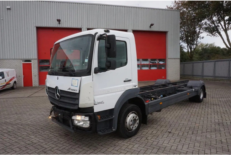 Mercedes-Benz ATEGO 1221 / ENGINE RUNNING / ONLY:253095 KM / AUTOMATIC / EURO-6 / 2017 - Cab chassis truck: picture 1 Mercedes-Benz ATEGO 1221 / ENGINE RUNNING / ONLY:253095 KM / AUTOMATIC / EURO-6 / 2017 - Cab chassis truck: picture 1