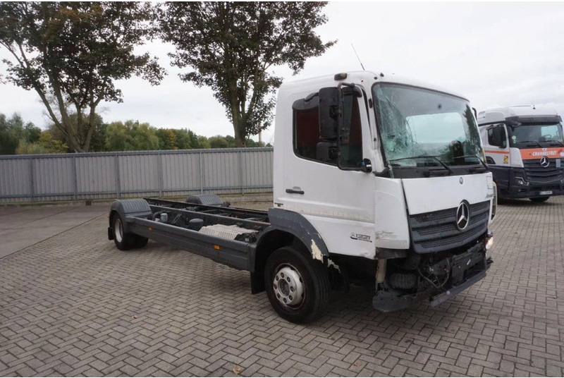 Mercedes-Benz ATEGO 1221 / ENGINE RUNNING / ONLY:253095 KM / AUTOMATIC / EURO-6 / 2017 - Cab chassis truck: picture 2 Mercedes-Benz ATEGO 1221 / ENGINE RUNNING / ONLY:253095 KM / AUTOMATIC / EURO-6 / 2017 - Cab chassis truck: picture 2