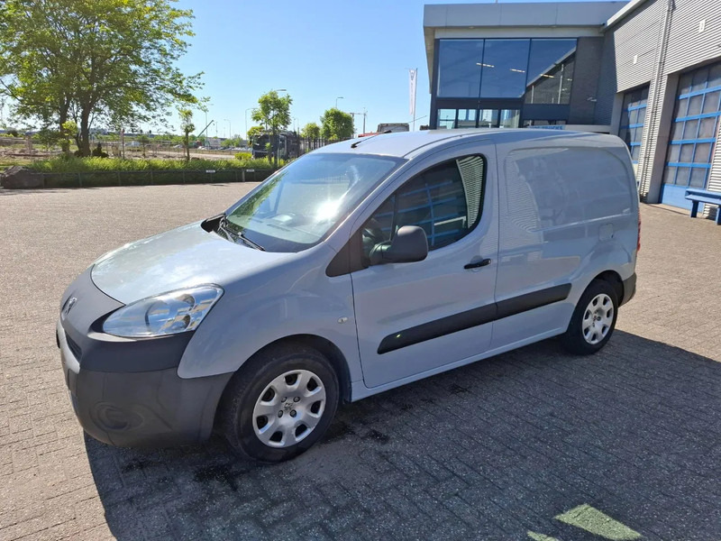 Peugeot Partner 1.6 HDI / TUV:12-01-2026 / AIRCO / CLOSED BOX / MANUAL / EURO-5 b / 2015 - Small van: picture 1 Peugeot Partner 1.6 HDI / TUV:12-01-2026 / AIRCO / CLOSED BOX / MANUAL / EURO-5 b / 2015 - Small van: picture 1