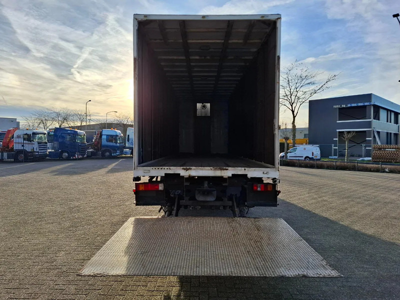 Scania 124L-420 / RETARDER / ONLY:736919 KM / DOUBLE TANK / PLATFORM 2TON / FIRST OWNER / AIRCO / MANUAL / EURO-3 / 2003 - Curtain side truck: picture 5 Scania 124L-420 / RETARDER / ONLY:736919 KM / DOUBLE TANK / PLATFORM 2TON / FIRST OWNER / AIRCO / MANUAL / EURO-3 / 2003 - Curtain side truck: picture 5