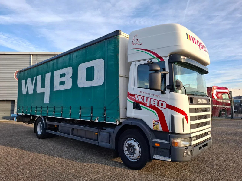 Scania 124L-420 / RETARDER / ONLY:736919 KM / DOUBLE TANK / PLATFORM 2TON / FIRST OWNER / AIRCO / MANUAL / EURO-3 / 2003 - Curtain side truck: picture 2 Scania 124L-420 / RETARDER / ONLY:736919 KM / DOUBLE TANK / PLATFORM 2TON / FIRST OWNER / AIRCO / MANUAL / EURO-3 / 2003 - Curtain side truck: picture 2