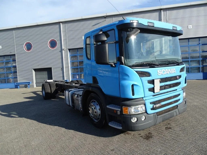 Scania P250 / AUTOMATIC / ONLY 155351 DKM / GOOD STATE / WB 5900 CM / FULL AIR / NAVI / EURO-6 / 2014 - Cab chassis truck: picture 2 Scania P250 / AUTOMATIC / ONLY 155351 DKM / GOOD STATE / WB 5900 CM / FULL AIR / NAVI / EURO-6 / 2014 - Cab chassis truck: picture 2