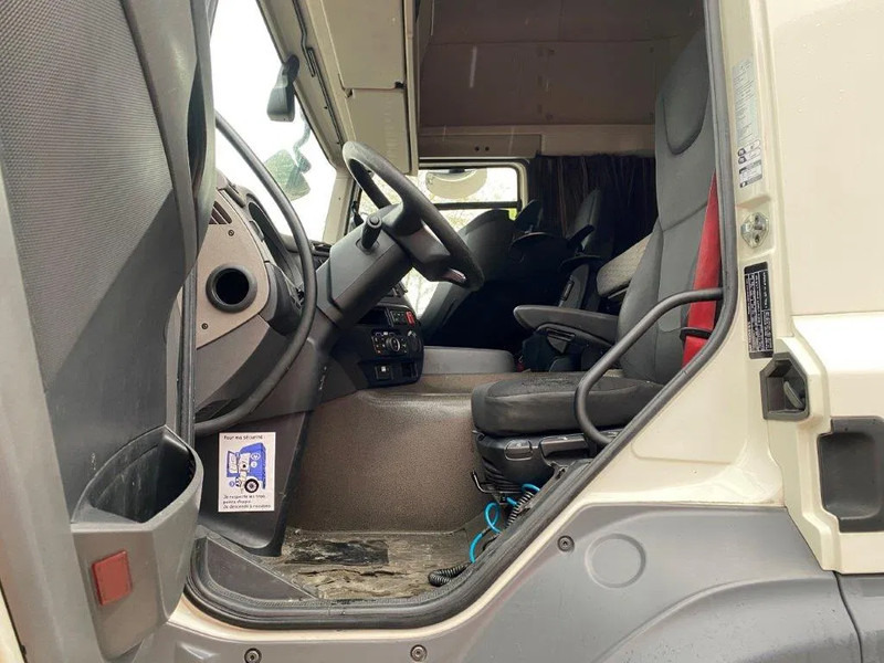 Interior photo 1: Tractor unit DAF CF450 / ADR / INTARDER / LWDS / ONLY:423325 KM / PARKCOOL / AUTOMATIC / EURO-6 / 2018
