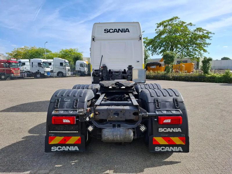 Scania NGS R650 V8 / 6X4 / RETARDER / 2X BIG AXLE / PARKCOOL / DOUBLE TANK / INLINER / FULL-AIR / ALCOA / LEATHER / NAVI / GEN2 V2 / EU - Tractor unit: picture 4 Scania NGS R650 V8 / 6X4 / RETARDER / 2X BIG AXLE / PARKCOOL / DOUBLE TANK / INLINER / FULL-AIR / ALCOA / LEATHER / NAVI / GEN2 V2 / EU - Tractor unit: picture 4