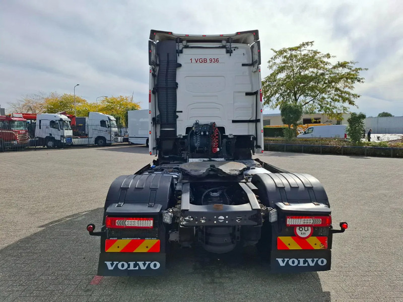 Volvo FH4-460 / VEB+ / HYDRAULICS / GEN2 V2 SMART TACHO / LWDS / SIDESKIRTS / FRIDGE / EURO-6 / 2018 - Tractor unit: picture 4 Volvo FH4-460 / VEB+ / HYDRAULICS / GEN2 V2 SMART TACHO / LWDS / SIDESKIRTS / FRIDGE / EURO-6 / 2018 - Tractor unit: picture 4