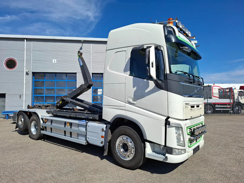 Volvo FH4-500 / VEB+ / HOOK 22 TON / LIFT+LENKACHSE / TUV:02-02-2026 / FULL-AIR / LWDS / NAVI / ALCOA / AUTOMATIC / EURO-6 / 2017 - Hook lift truck: picture 4 Volvo FH4-500 / VEB+ / HOOK 22 TON / LIFT+LENKACHSE / TUV:02-02-2026 / FULL-AIR / LWDS / NAVI / ALCOA / AUTOMATIC / EURO-6 / 2017 - Hook lift truck: picture 4