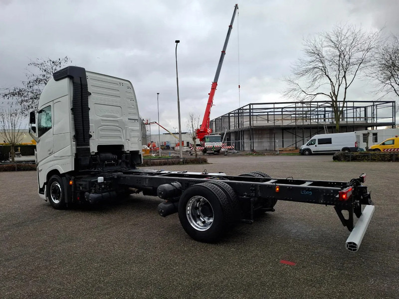 Volvo FH5-500 / XL / VEB+ / I-SAVE / I-PARKCOOL / ONLY:175784 KM / GERMAN TRUCK / FULL-AIR / WB:490 / ALCOA / LEATHER / 2023 - Cab chassis truck: picture 3 Volvo FH5-500 / XL / VEB+ / I-SAVE / I-PARKCOOL / ONLY:175784 KM / GERMAN TRUCK / FULL-AIR / WB:490 / ALCOA / LEATHER / 2023 - Cab chassis truck: picture 3